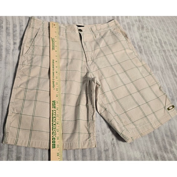 Oakley Mens Plaid Chino Shorts Tan Green Size 33 Cotton Casual Summer Golf. 675 - Picture 2 of 7
